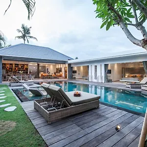 Elegant 4-bedroom In Villa