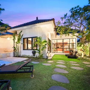 Villa *villa Sari*closed Livingroom*near Beach*canggu* *