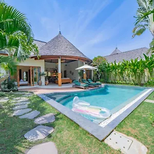 Villa Luxury Balinese Oasis With Private Pool - 2 Br