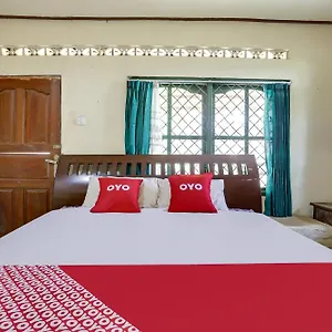 Oyo Homes 91094 Desa Wisata Banyuatis 2*