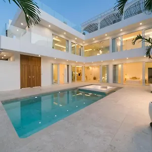 Casa Lux Stunning 4 Bedroom In Canggu *