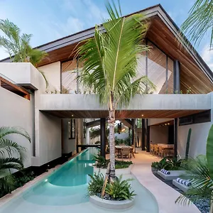 House Of Winds Complex - Lush 9br Exotic Oasis 3x3br In Canggu