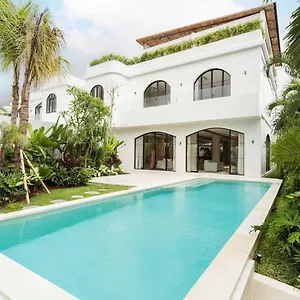 Villa Elegant 4br Downtown Berawa *