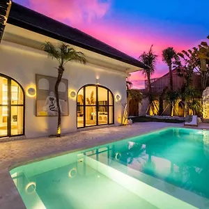 Imagine Villa, 4 Bedroom, Prime Location In Canggu (Bali)