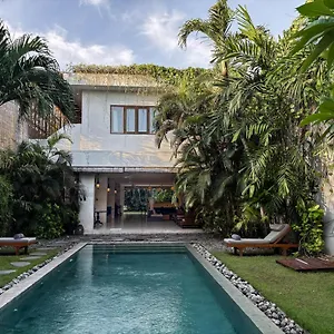 Chocolat Villa Seminyak (Bali)
