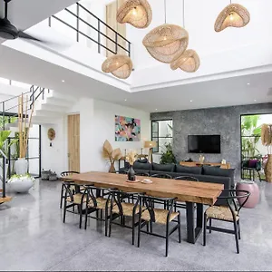 Sleeps 20 People Close To Finns Club & Atlas * Canggu (Bali)