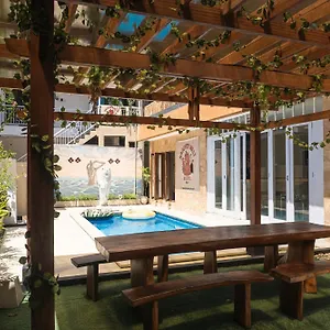 Hostel Naughty Nest Bali