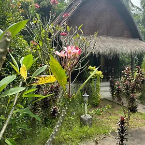 Kubu Artha Nusa Penida 2*