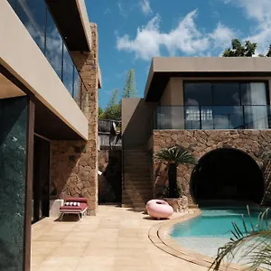 Slim Summer House *