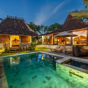 Charming 3br Wooden With Lush Garden Oasis By Santi Management Canggu (Bali)