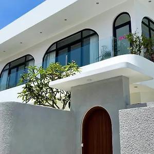 Villa Vos At The Icons *