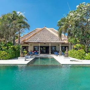 Sali: Luxury With Staff! Bubunan