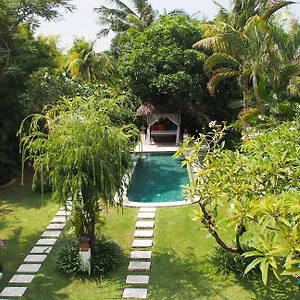 Villa Poppy