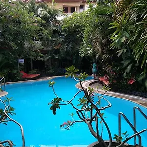 Secret Garden Hotel 2*