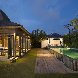 Elegant Casabianca - Tropical Pool & Garden, Near Potato Head Club! Villa Seminyak