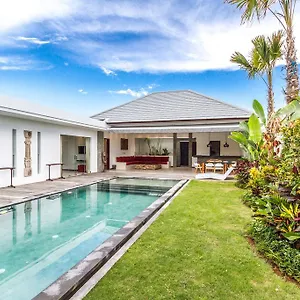 Saha - Elegant 3-bedroom In Villa *