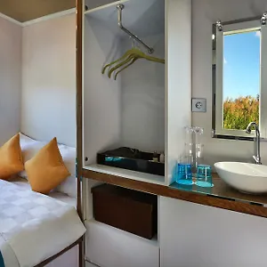 Hotel Del Nomad - Caravan Park