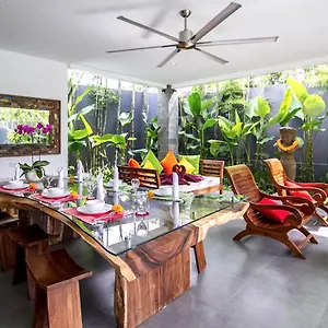 Grand In Khaleesi Bed & Breakfast Seminyak (Bali)