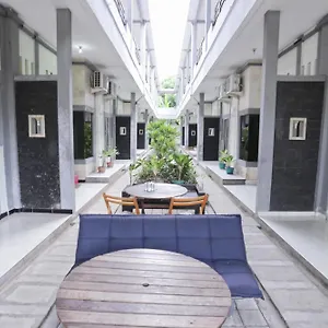 Reddoorz @ Gatot Subroto Barat Guest house