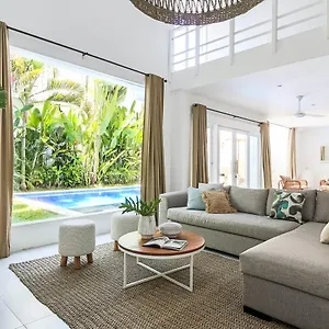 Aora Dua - Modern Tropical Hideaway In Central Seminyak (Bali)