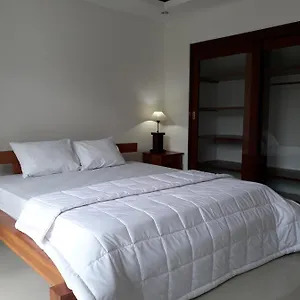Inn 7 House *