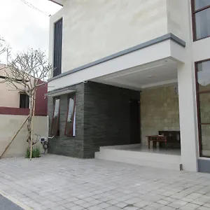 Hotel Adi 2*