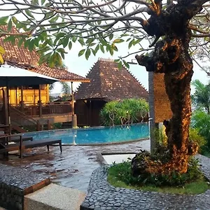 Villa Rumah Kayu Bendesa *