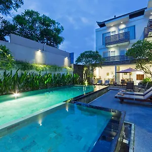 Hotel The Rinaya By Ecommerceloka 3*