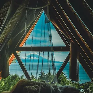 Denbencingah - Stylish Triangle Across The Beach 2* Toyapakeh