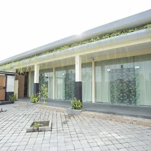 V * Canggu (Bali)