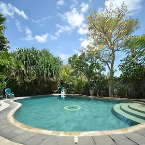 Konukevi Hibiscus House Bali Pemuteran