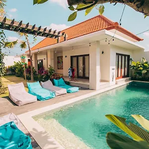 Insta! Luxury Big 5 Star 3brm In Centre Of * Canggu (Bali)