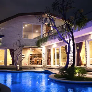 Latour Villa *