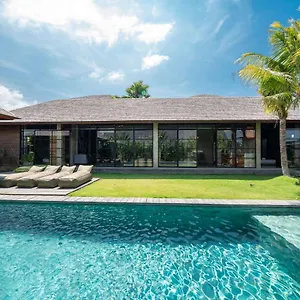 Wirtiga - Elegant 3bdr In The Heart Of Canggu!
