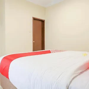 Hotel Oyo 1654 Maha Bharata Kuta