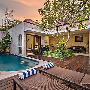 Astarta , Canggu, 5 Mins To Berawa Newly Renovated