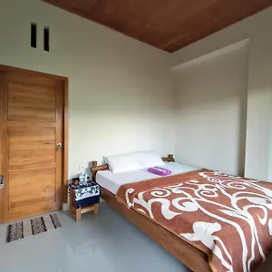 Made Oka Budget Hostel *
