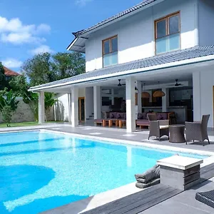 Villa De La *