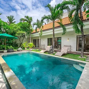 Lara, By Five Elements Villa Canggu (Bali)