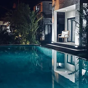 Вилла Hola & Lofts *