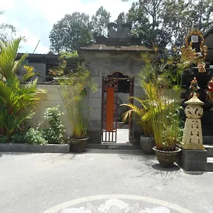 Suci Amerta Guest house Menanga