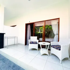 1 At Twin At Batu Belig Badung (Bali)