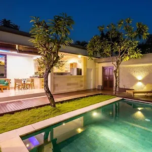 Lush Tropical Paradise Close To Eatstreet Seminyak (Bali)