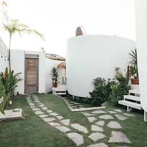 Makaii Tiny With Private Pools