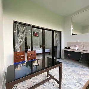 Liang House Homestay *