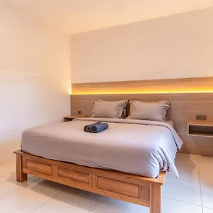 Guest house Few Mins Walk To Cafes & Bb 7 *