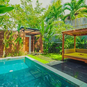 Bulan Bali Jimbaran (Bali)