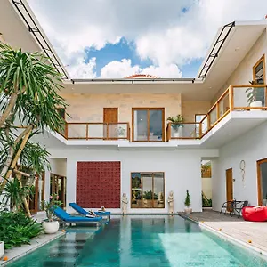 Waldo - 6 Bedroom High End Luxury In Batu Belig, Seminyak *