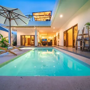 Sunny Villa *