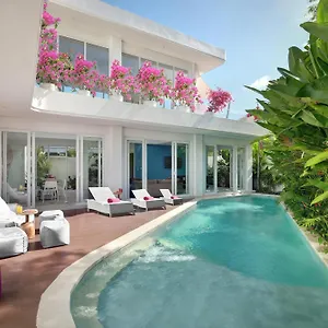 Trendsetting Ultimate 6-bed Getaway-staff-breakfast-bbq-billiard *